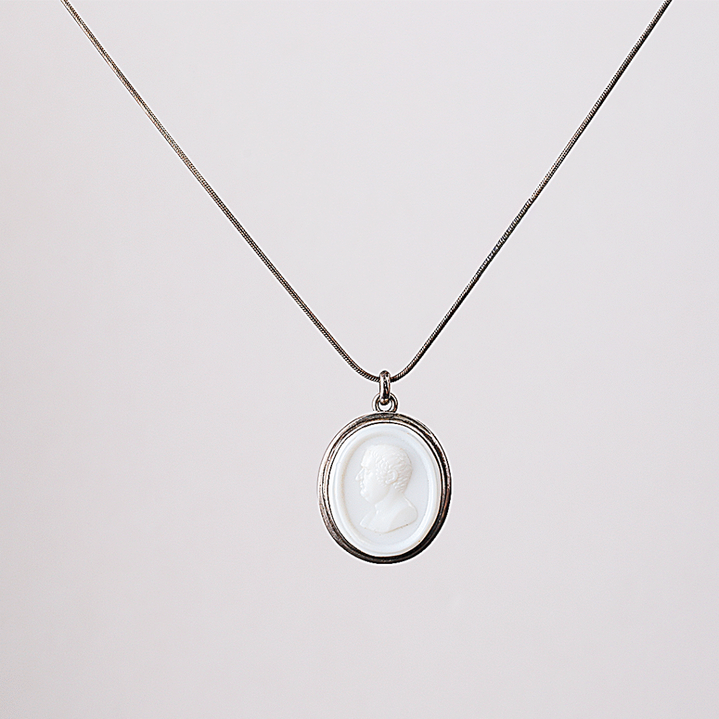 white inglio pendant chain